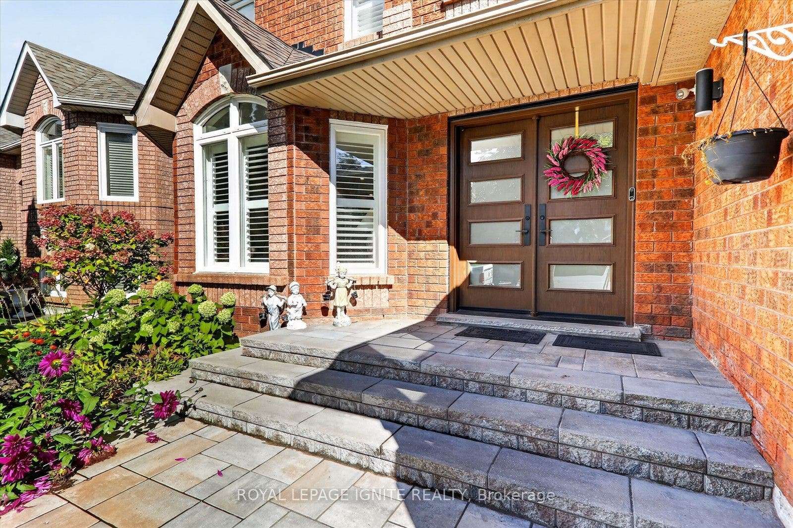 2015 Valewood Court, Oshawa, Durham ON L1G 7X9
