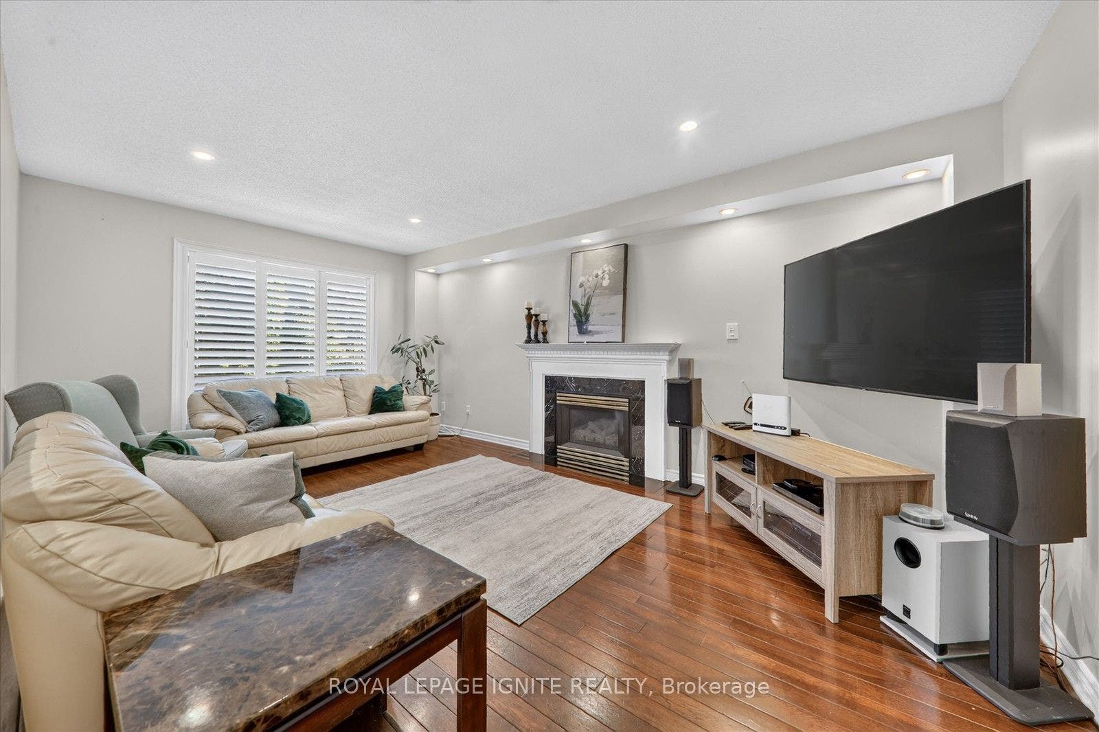2015 Valewood Court, Oshawa, Durham ON L1G 7X9