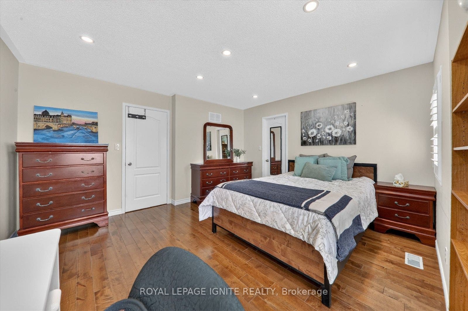 2015 Valewood Court, Oshawa, Durham ON L1G 7X9