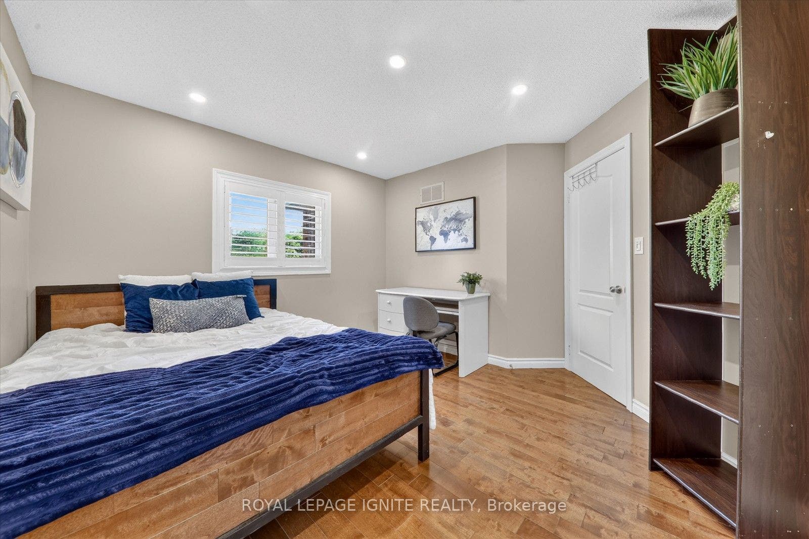 2015 Valewood Court, Oshawa, Durham ON L1G 7X9