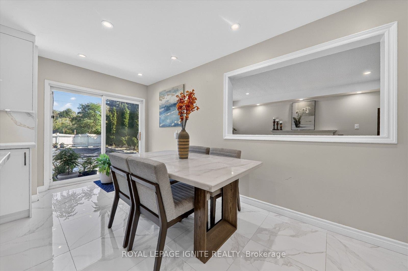 2015 Valewood Court, Oshawa, Durham ON L1G 7X9