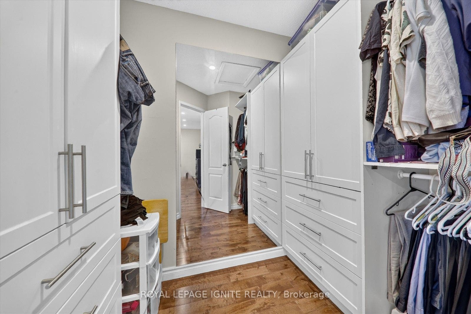 2015 Valewood Court, Oshawa, Durham ON L1G 7X9