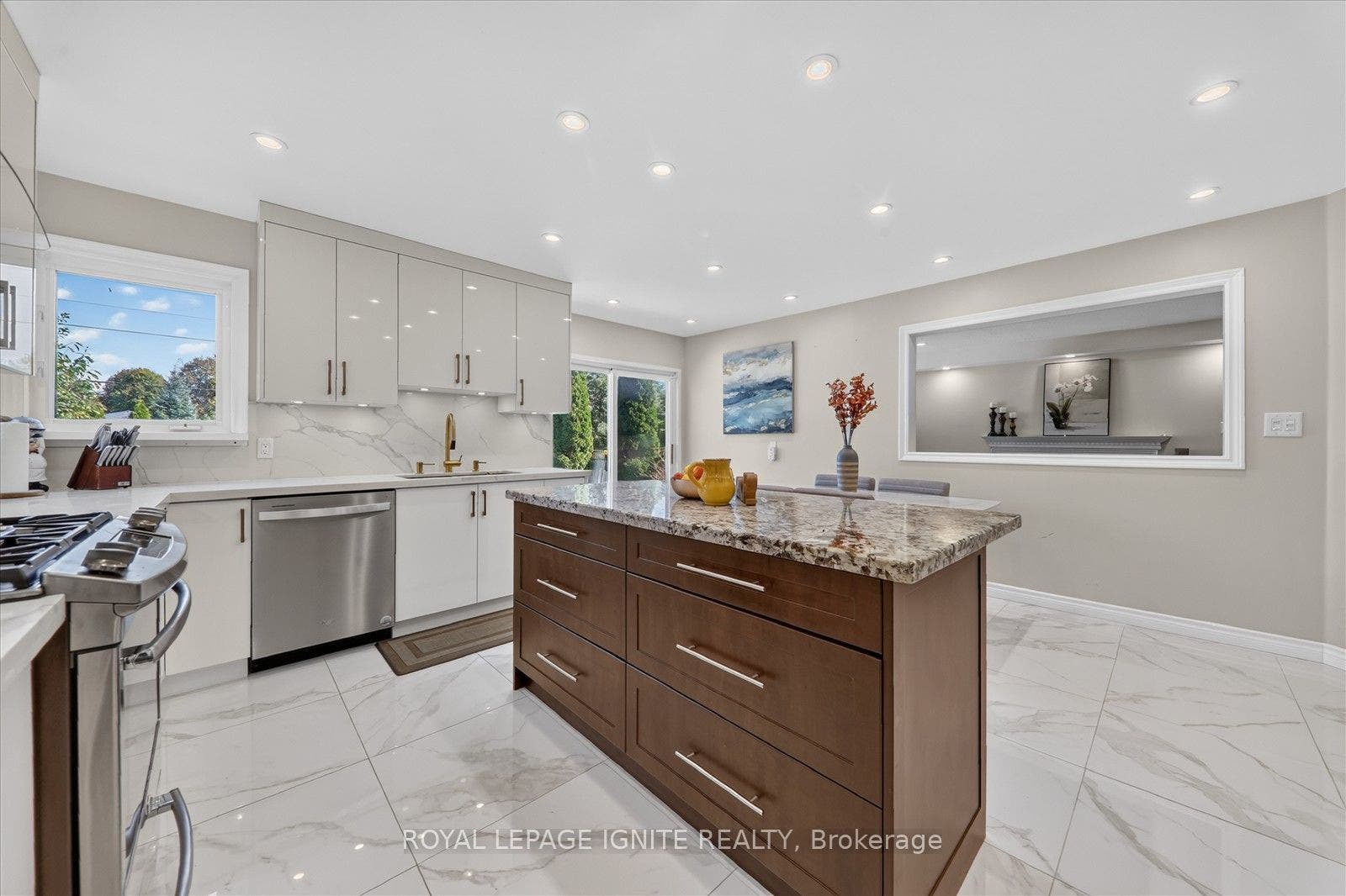 2015 Valewood Court, Oshawa, Durham ON L1G 7X9