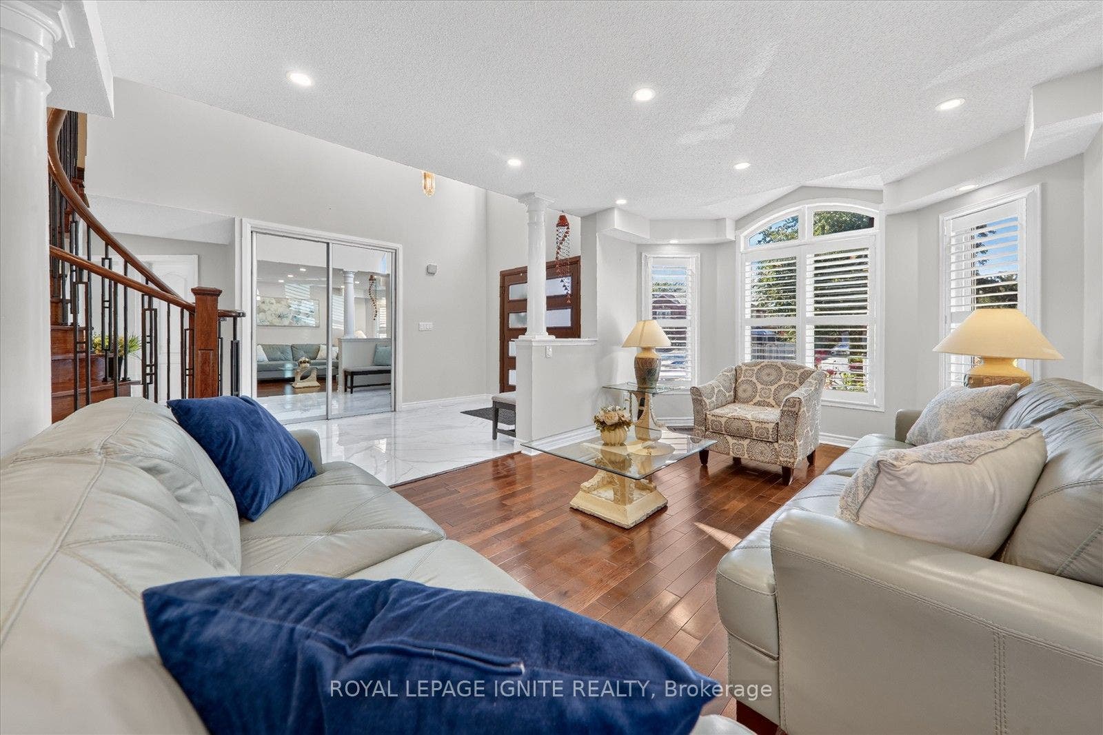 2015 Valewood Court, Oshawa, Durham ON L1G 7X9