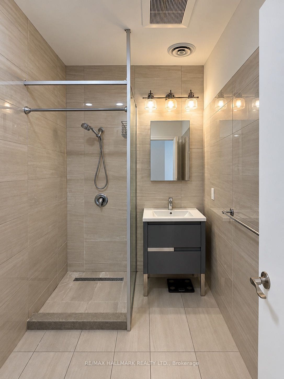 91 Lewis Street, #2, Toronto E, Toronto ON M4M 2H2 91 Lewis Street, #2, Toronto E, Toronto ON M4M 2H2