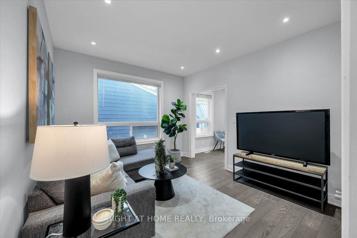 176 Burk Street, Oshawa, Oshawa, Durham ON L1J 4C3