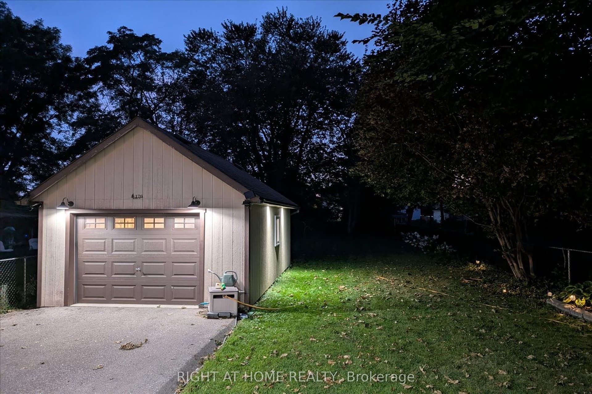 176 Burk Street, Oshawa, Oshawa, Durham ON L1J 4C3
