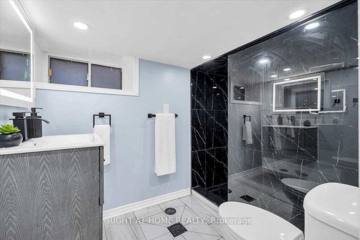 176 Burk Street, Oshawa, Oshawa, Durham ON L1J 4C3