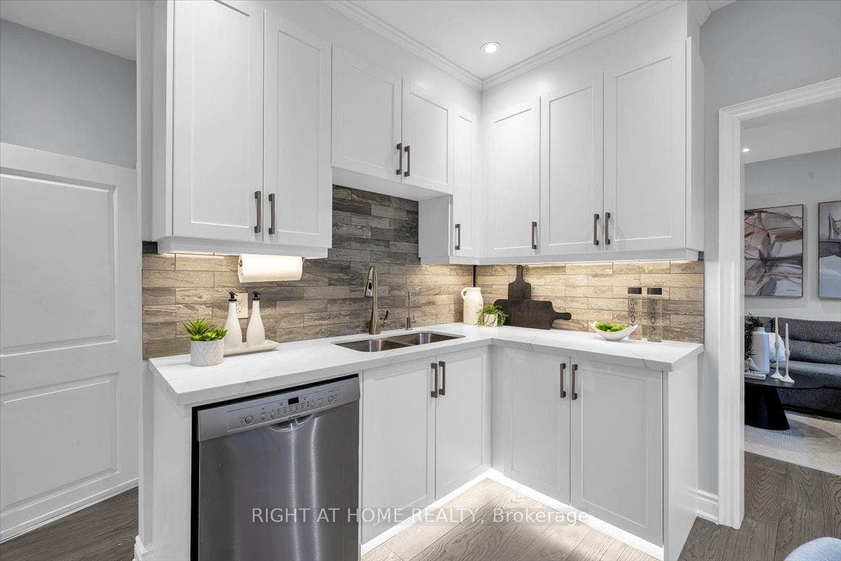 176 Burk Street, Oshawa, Oshawa, Durham ON L1J 4C3