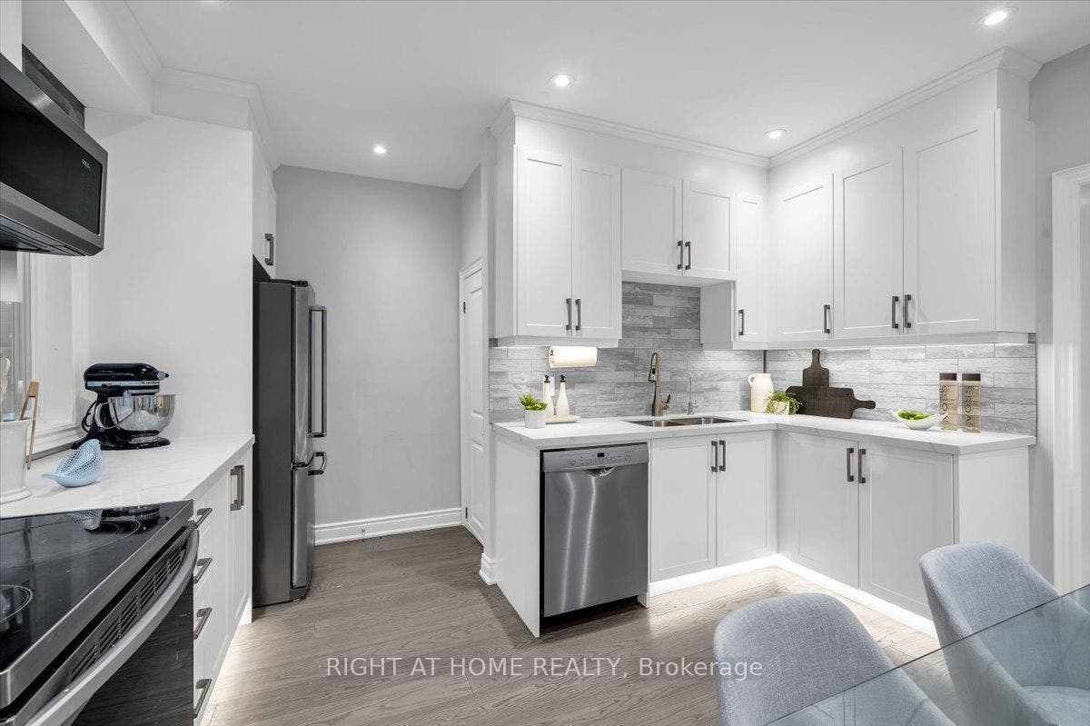 176 Burk Street, Oshawa, Oshawa, Durham ON L1J 4C3