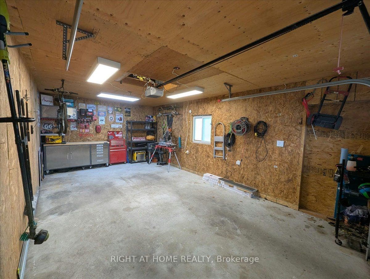 176 Burk Street, Oshawa, Oshawa, Durham ON L1J 4C3