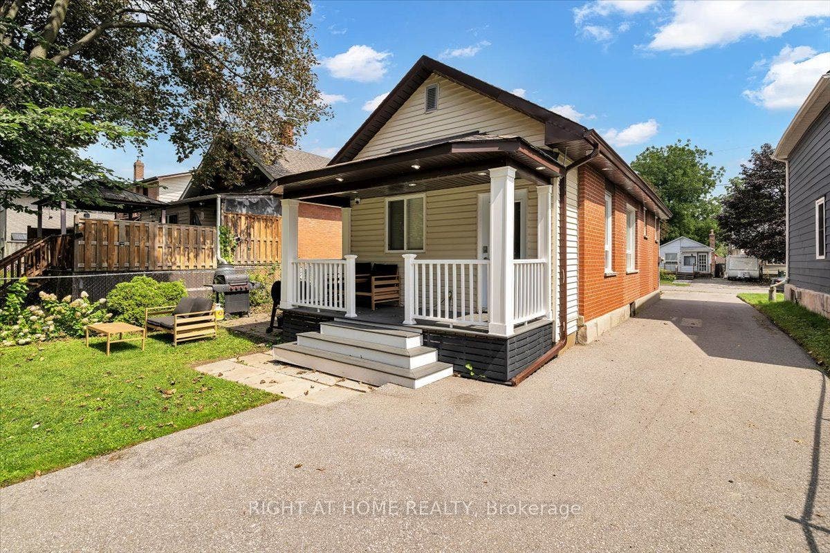 176 Burk Street, Oshawa, Oshawa, Durham ON L1J 4C3