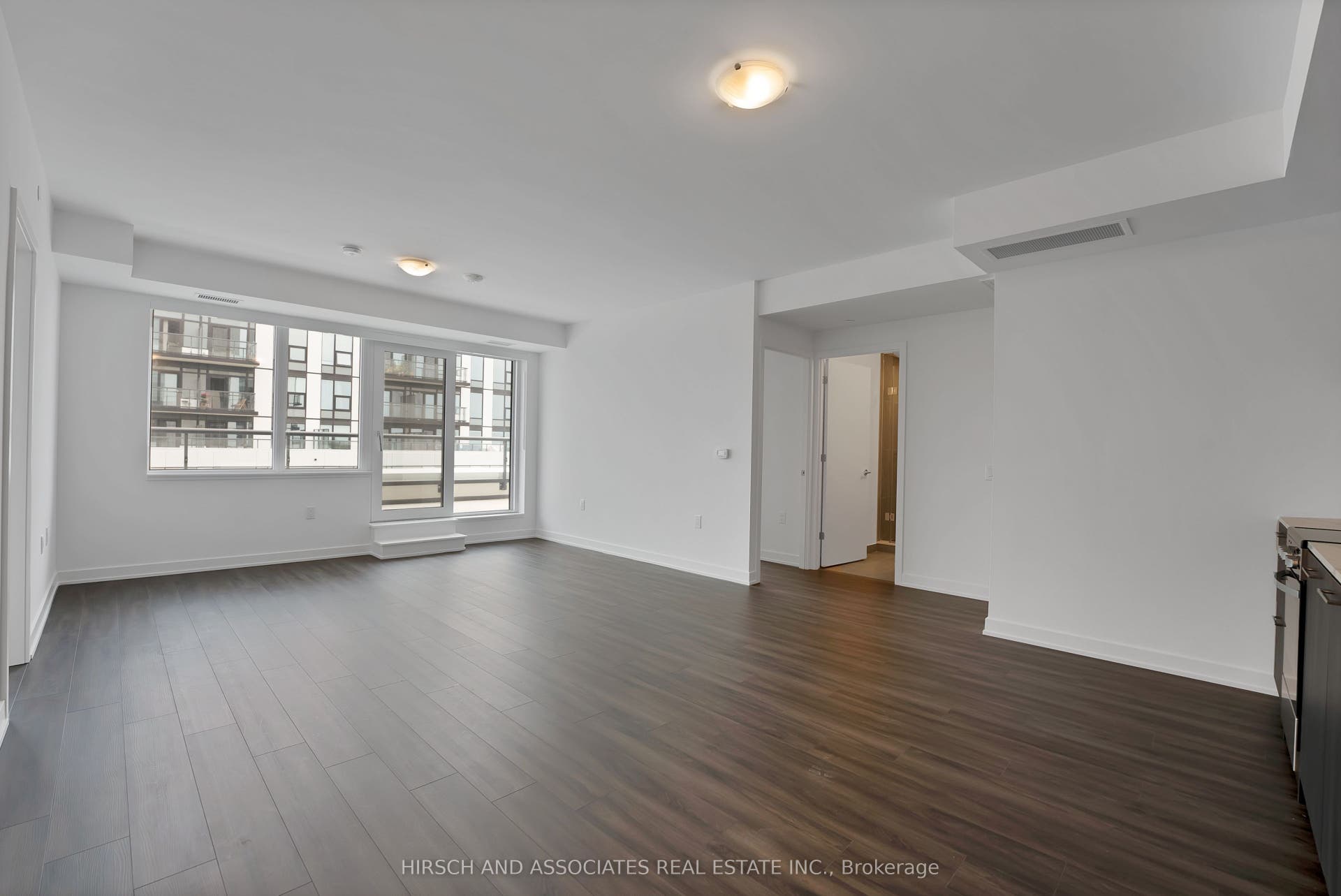 7437 Kingston Road, #1104, Toronto E, Toronto ON M1B 0E9 Living. Dining