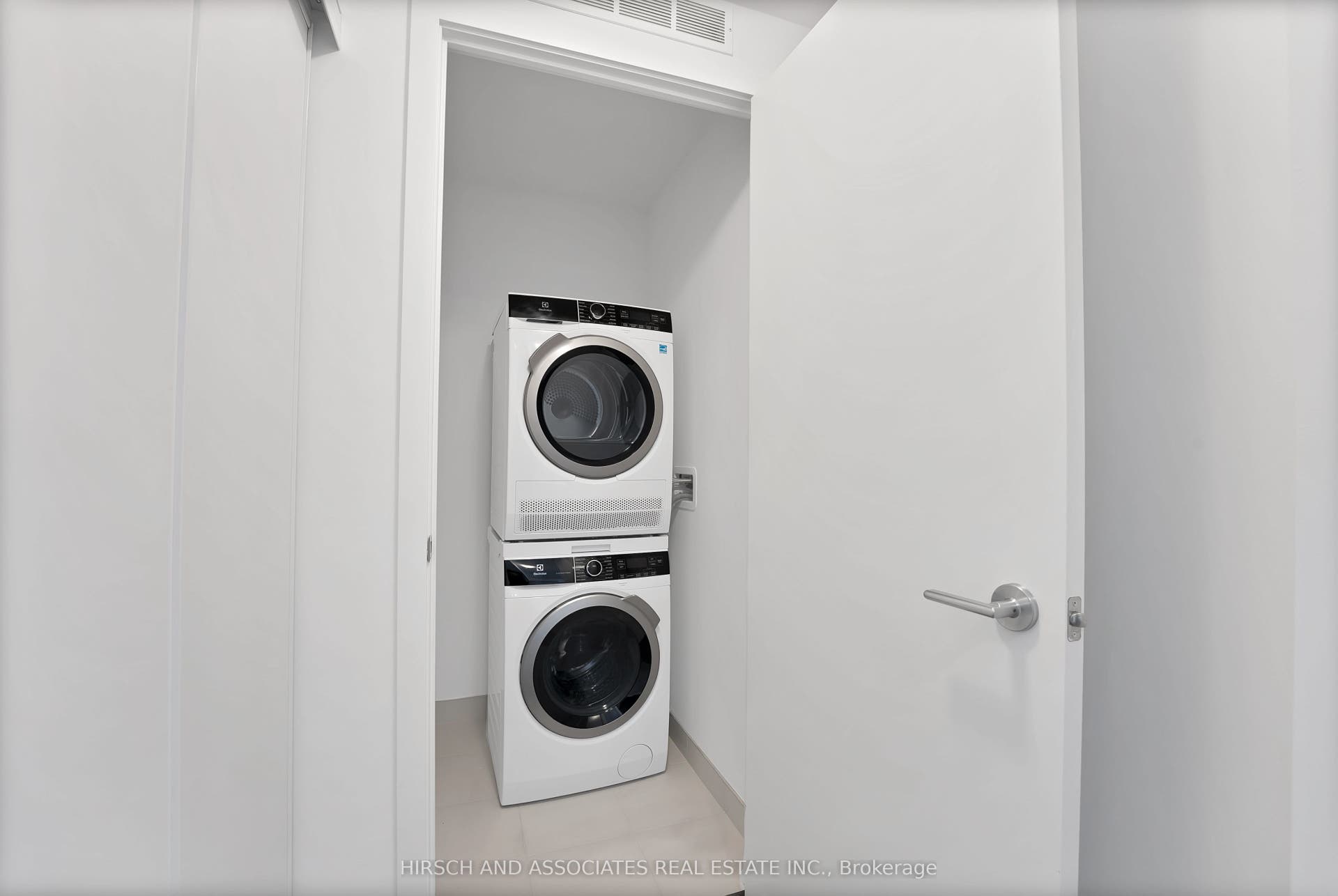 7437 Kingston Road, #1104, Toronto E, Toronto ON M1B 0E9 In-Suite Laundry