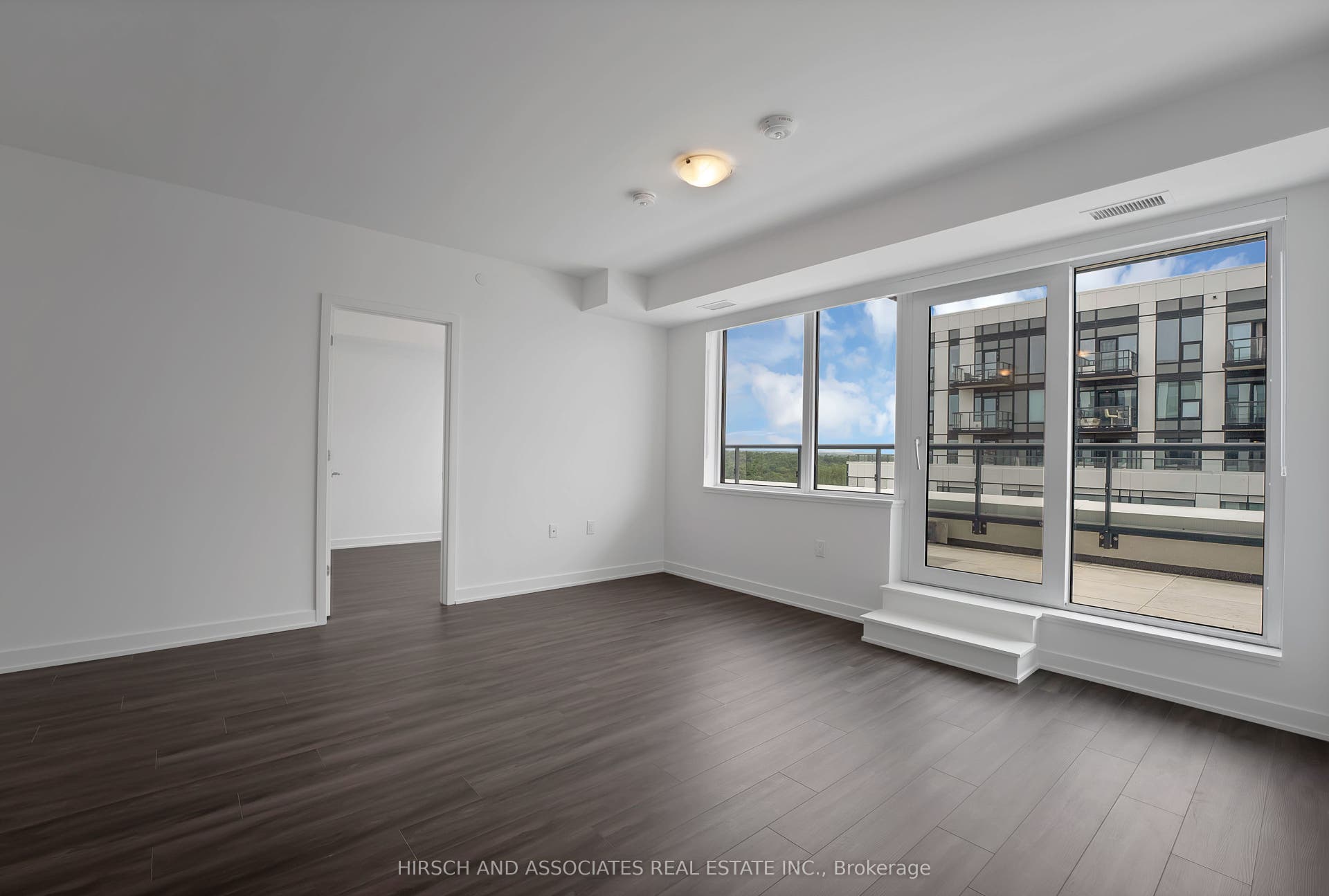 7437 Kingston Road, #1104, Toronto E, Toronto ON M1B 0E9 Living
