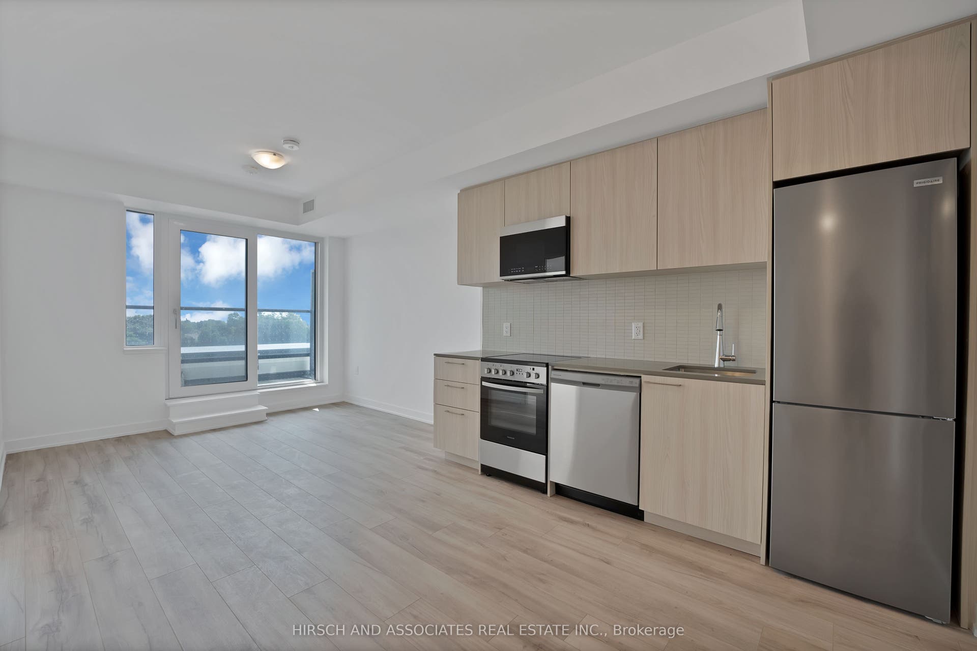 7439 Kingston Road, #409, Toronto E, Toronto ON M1B 0G1 Kitchen.Living.Dining