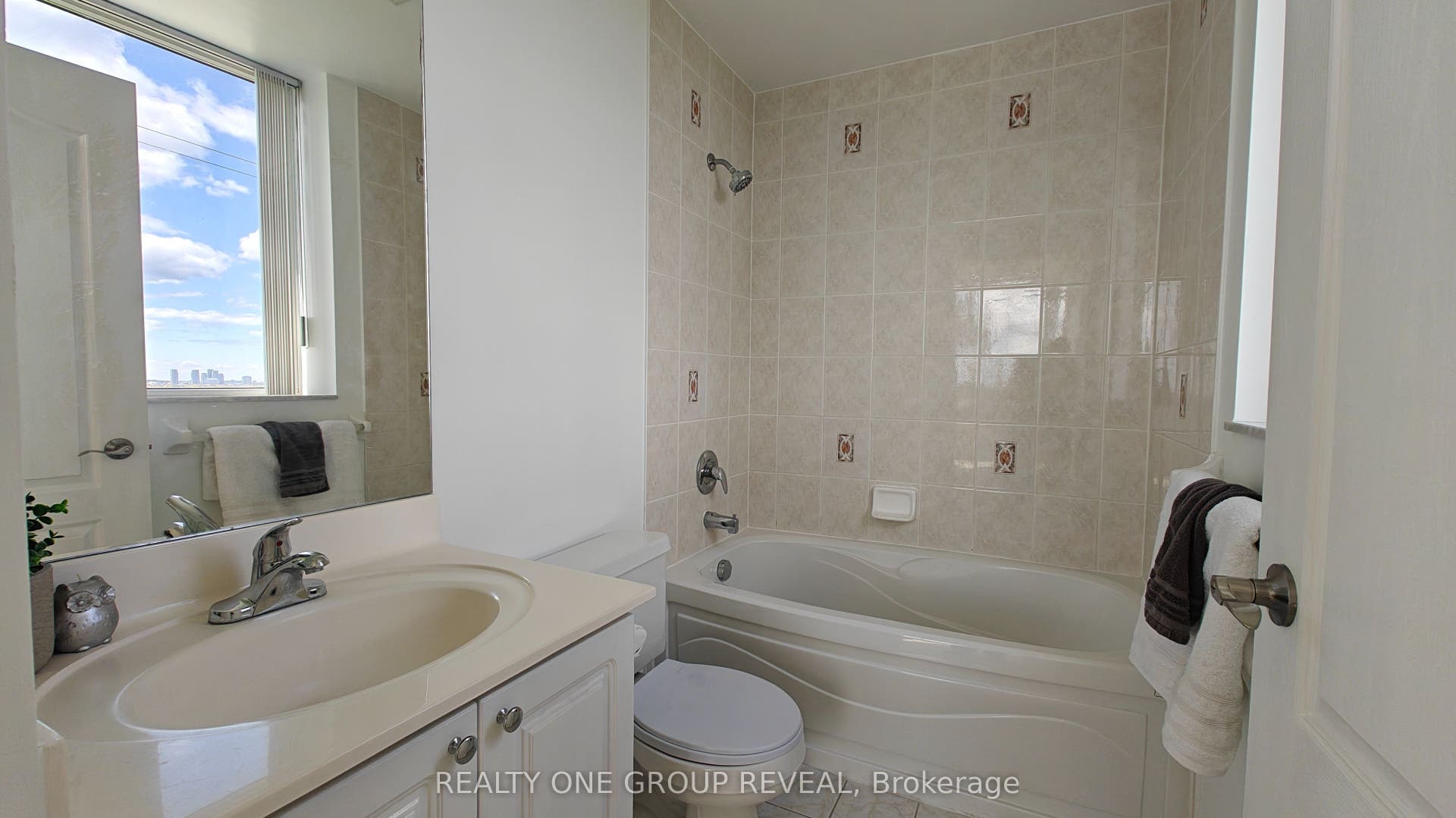 3088 Kennedy Road, #PH10, Toronto E, Toronto ON M1V 5M4 3088 Kennedy Road, #PH10, Toronto E, Toronto ON M1V 5M4