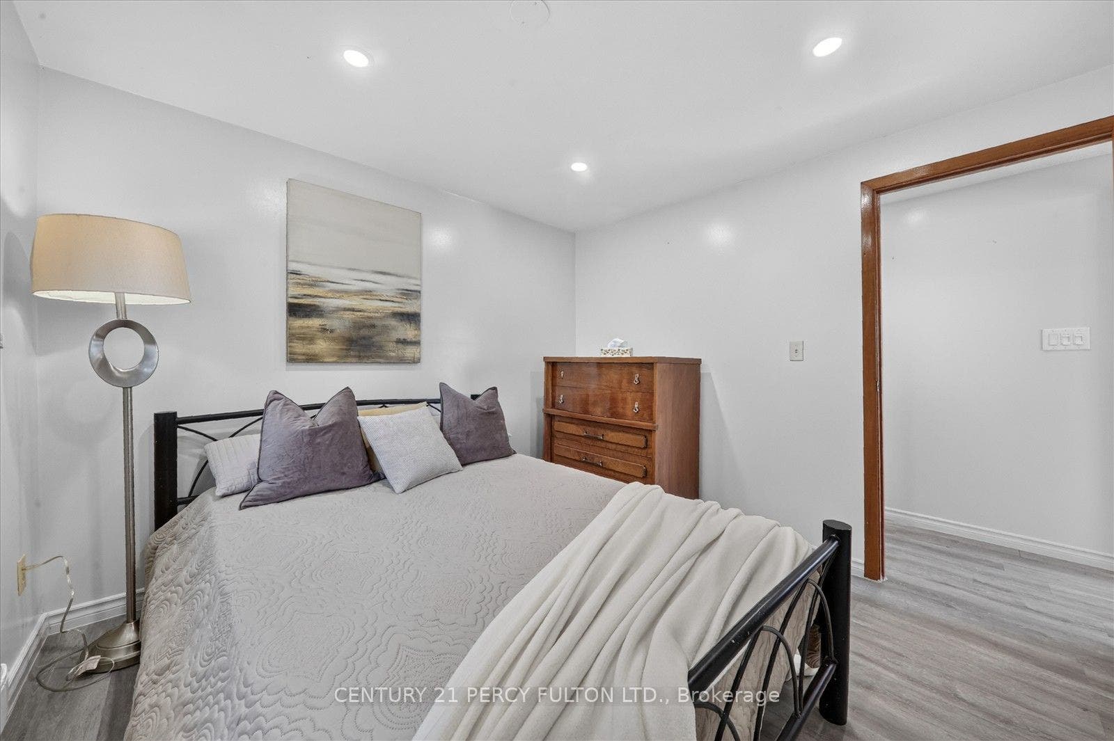 135 Cedar Crest Beach Road, Clarington, Durham ON L1C 3K3