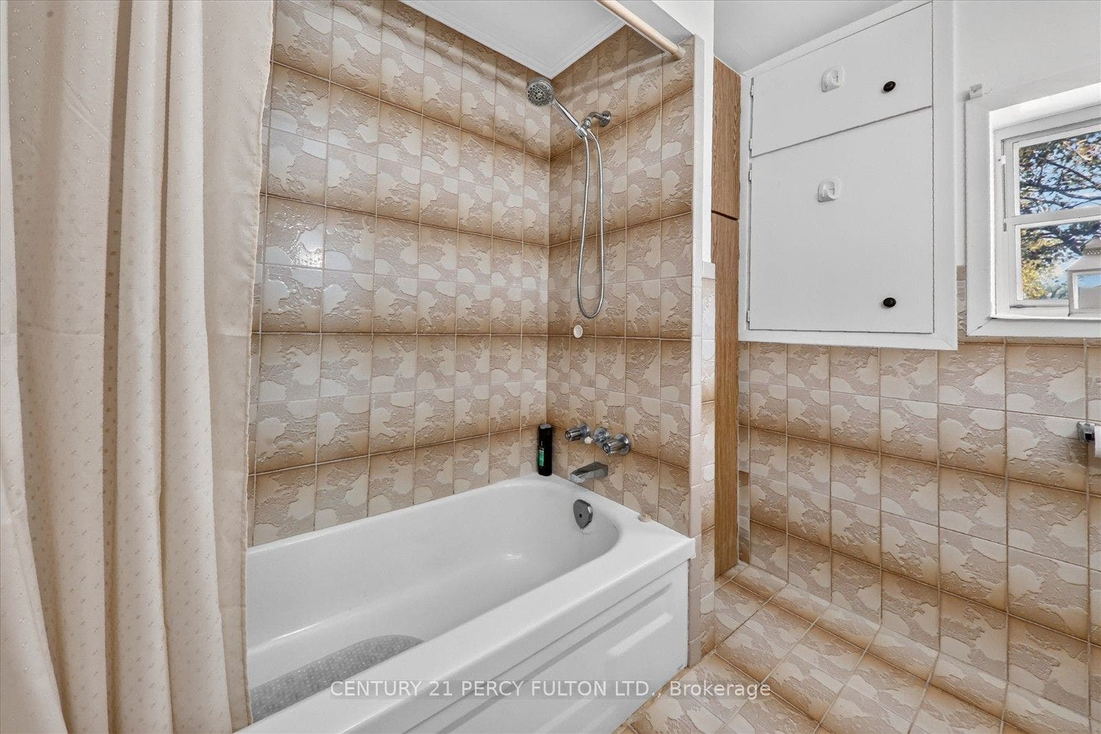 135 Cedar Crest Beach Road, Clarington, Durham ON L1C 3K3