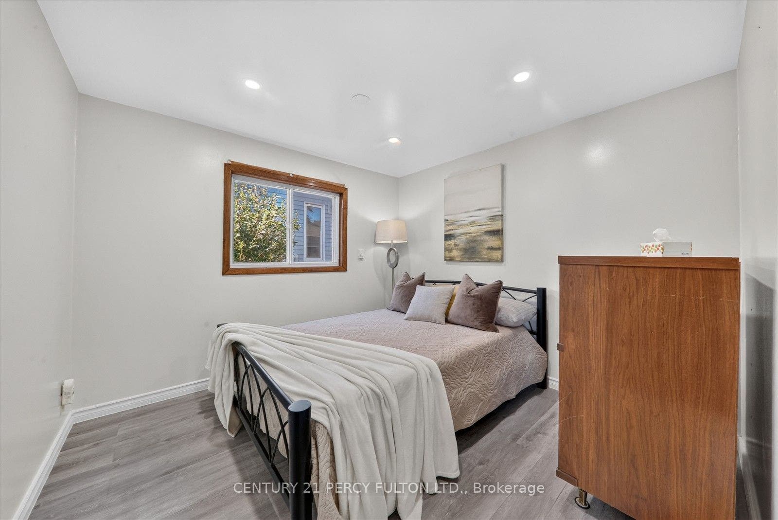 135 Cedar Crest Beach Road, Clarington, Durham ON L1C 3K3