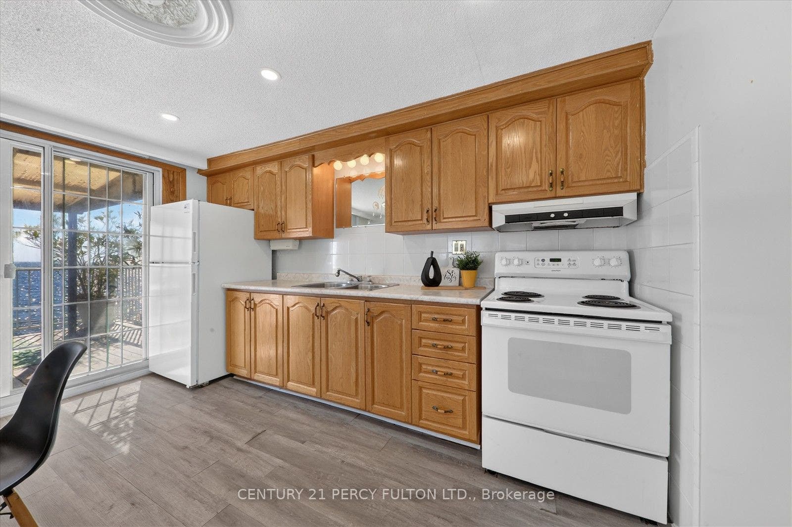 135 Cedar Crest Beach Road, Clarington, Durham ON L1C 3K3