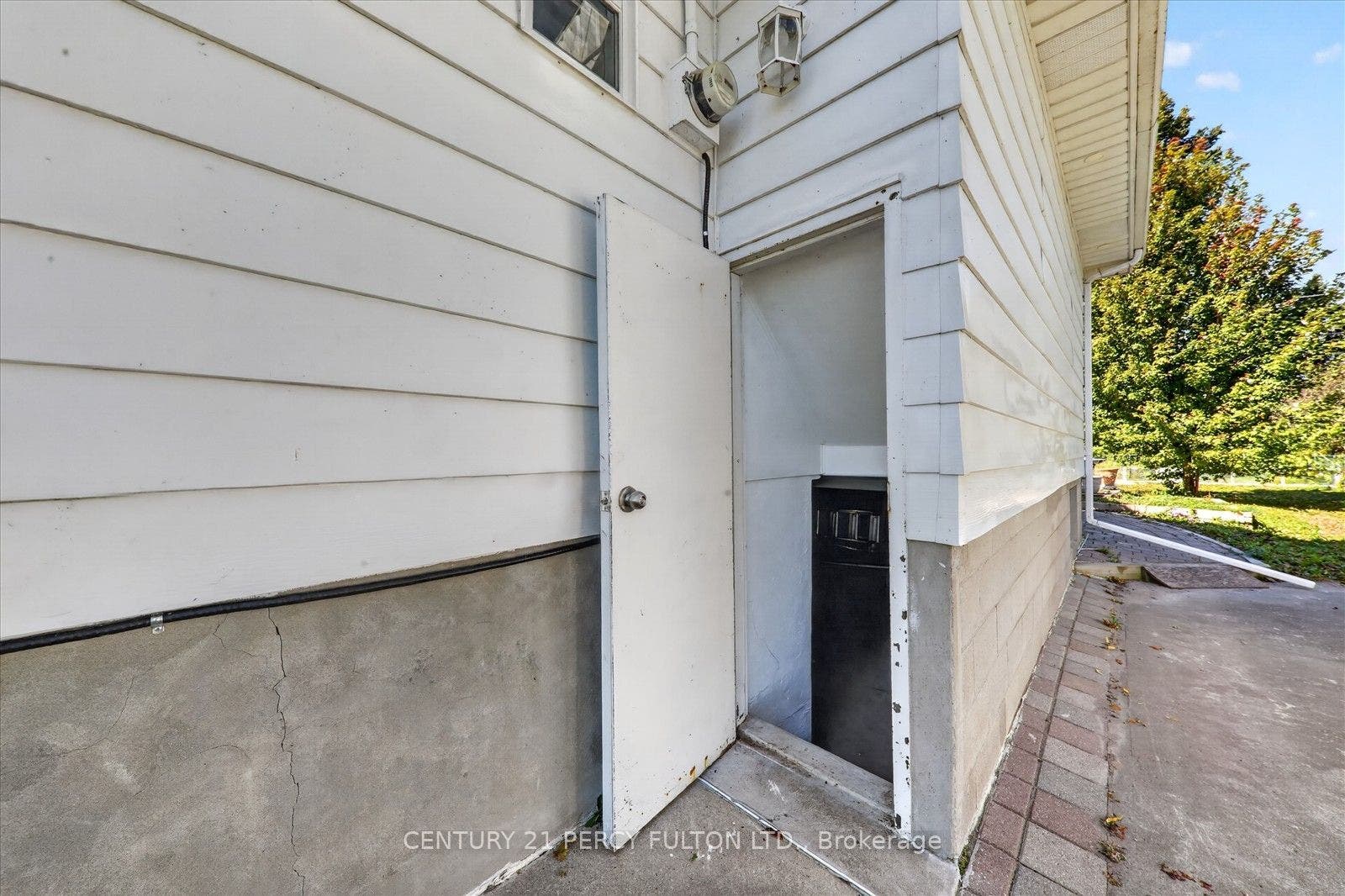 135 Cedar Crest Beach Road, Clarington, Durham ON L1C 3K3
