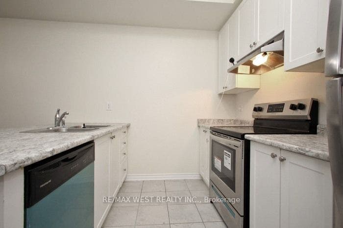 15 Heron Park Place, #12, Toronto E, Toronto ON M1E 0B8