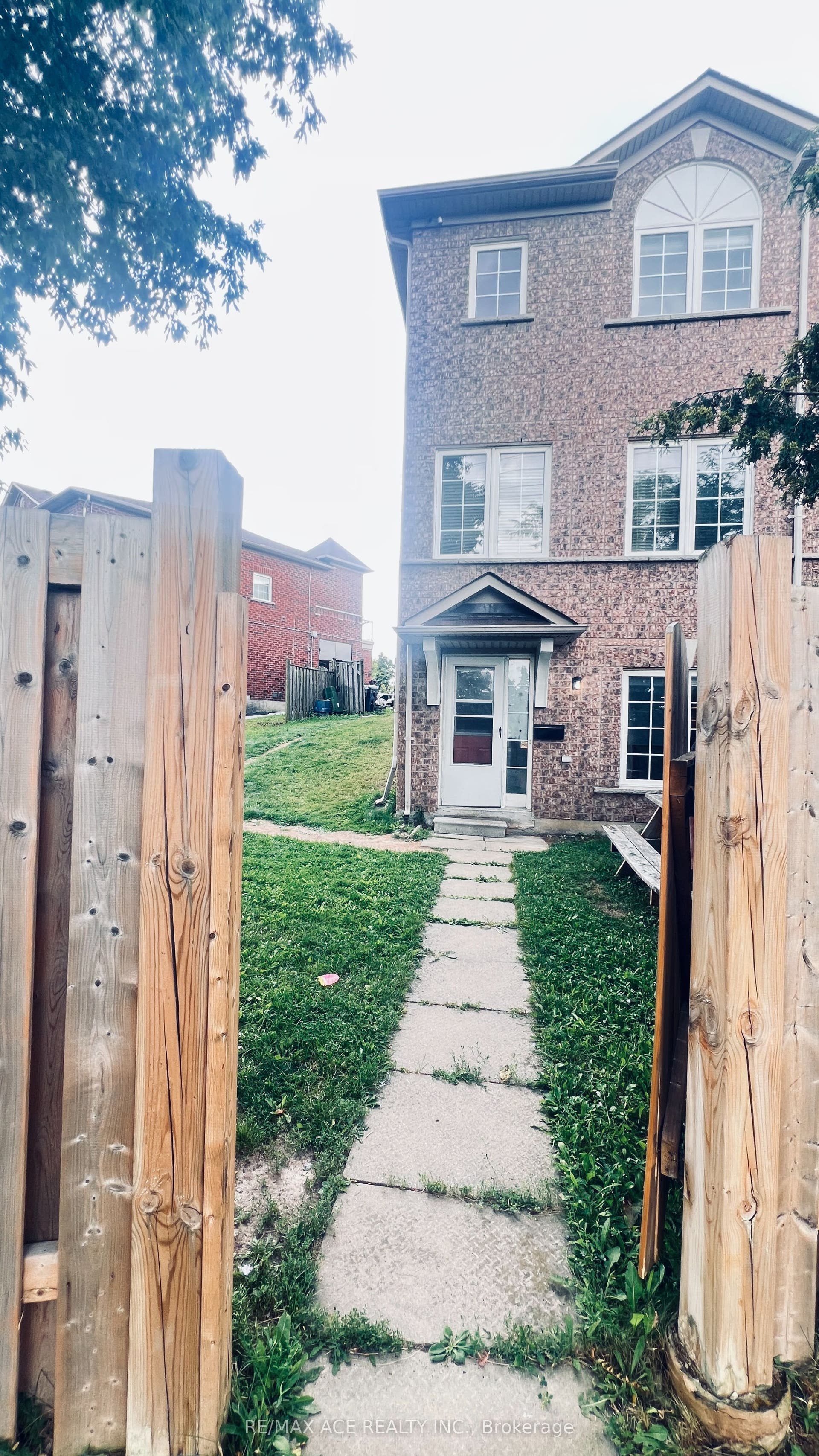 74 Mourning Dove Crescent, Toronto E11, Toronto E, Toronto ON M1B 6A8