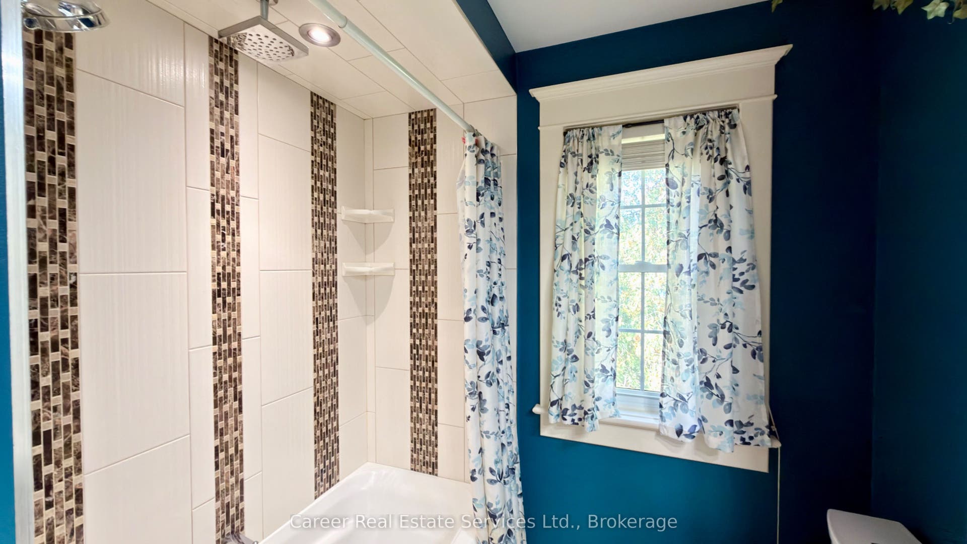 995 Cedar Street, Oshawa, Durham ON L1J 3R5