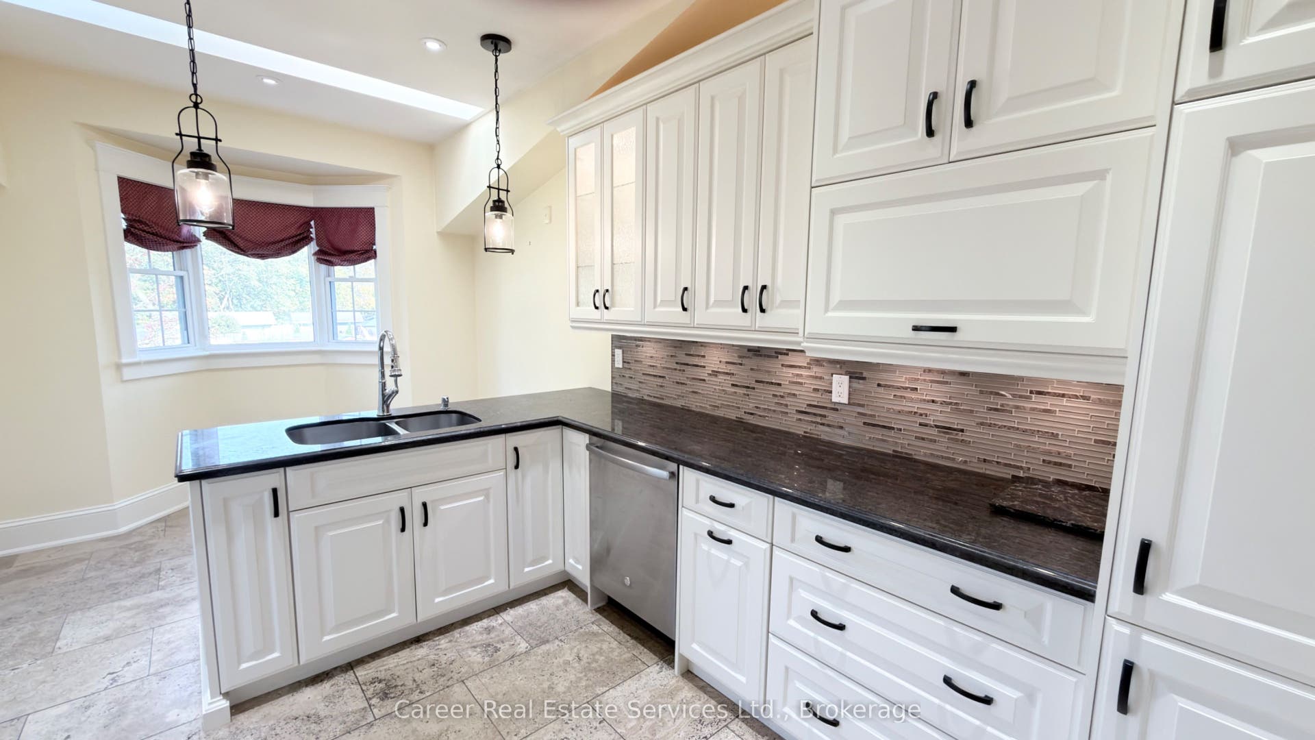 995 Cedar Street, Oshawa, Durham ON L1J 3R5