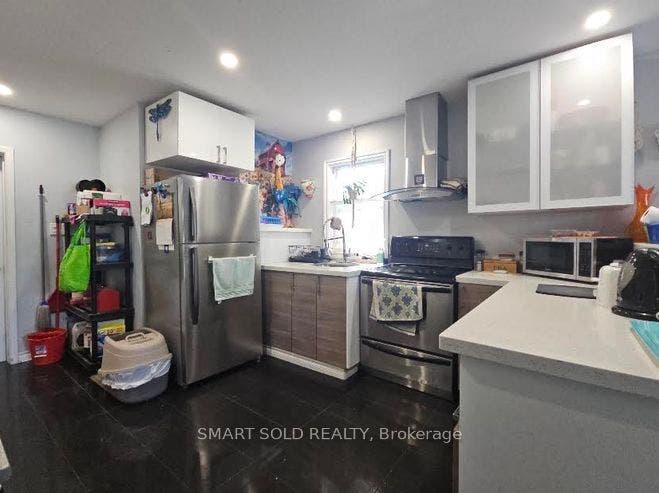 711 Dunlop Street W, #Main Level, Whitby, Whitby, Durham ON L1N 1V4