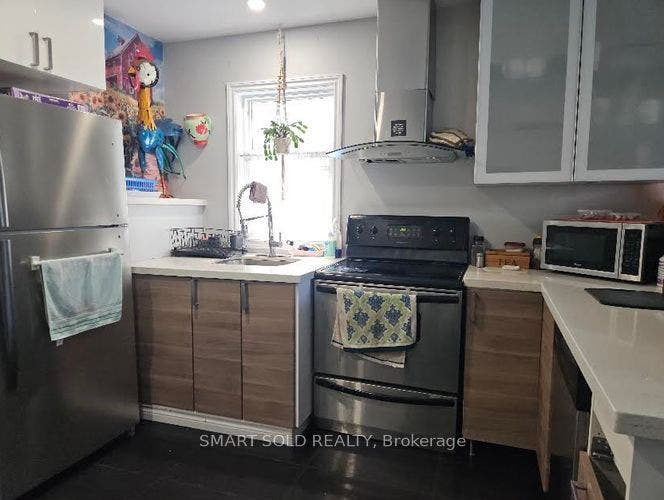 711 Dunlop Street W, #Main Level, Whitby, Whitby, Durham ON L1N 1V4