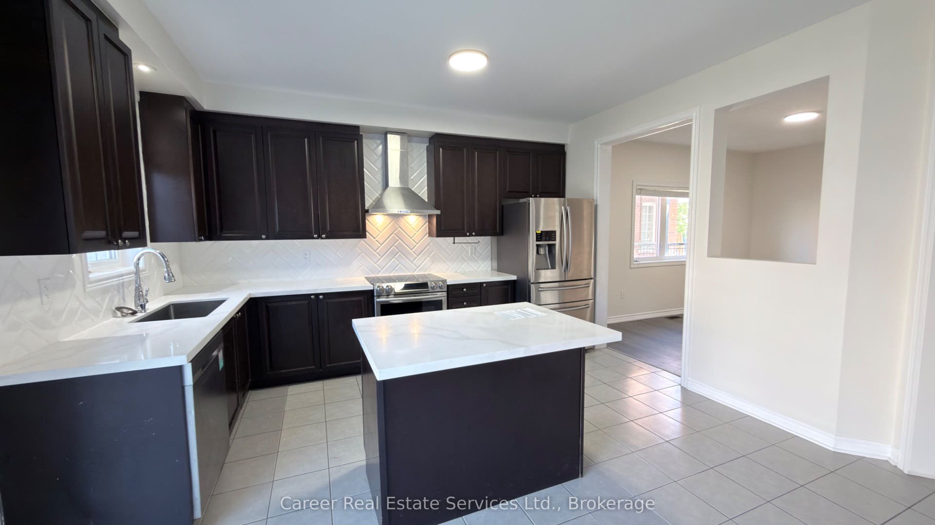 10 Campview Street, Whitby, Durham ON L1R 0K5