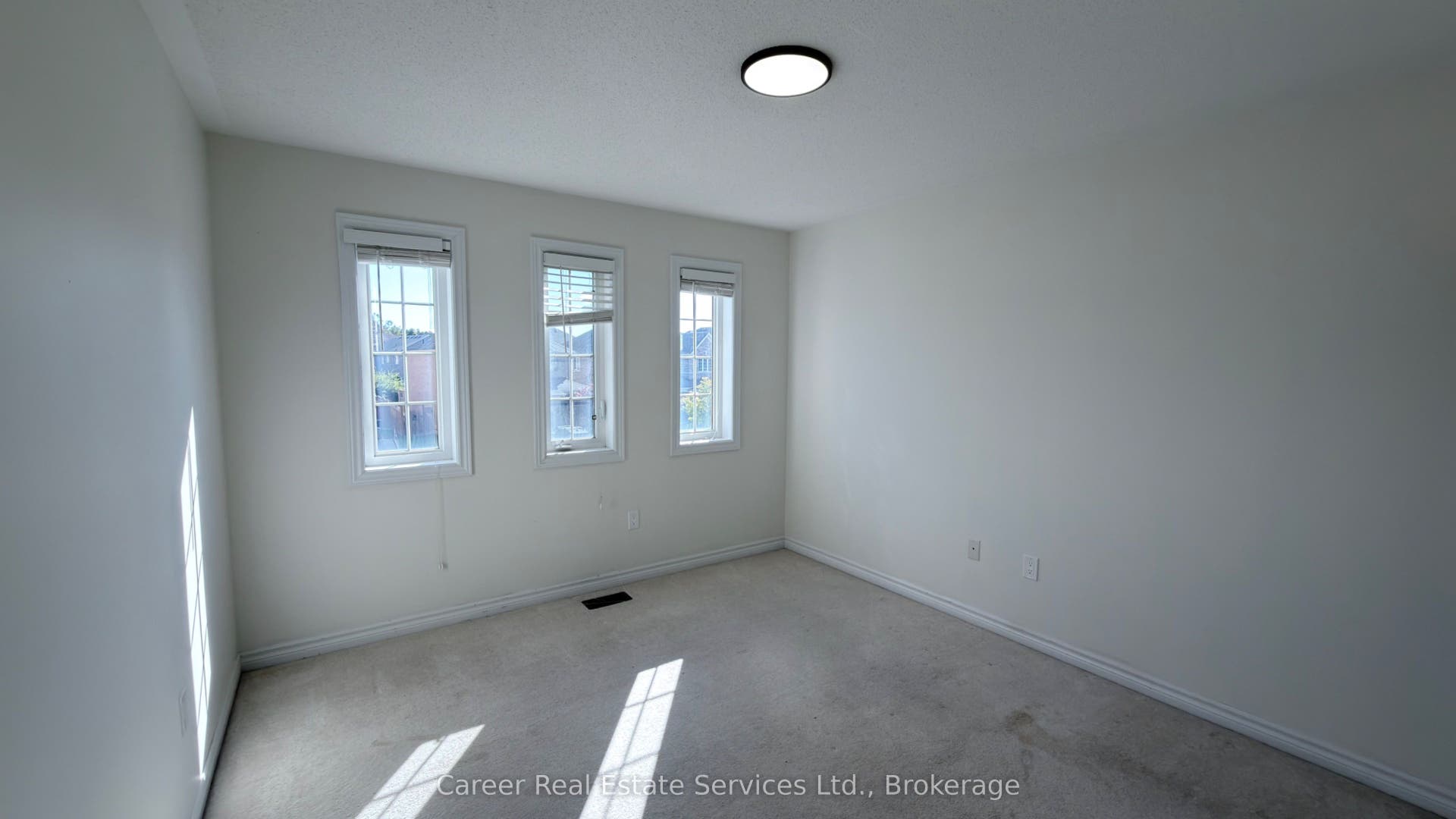 10 Campview Street, Whitby, Durham ON L1R 0K5