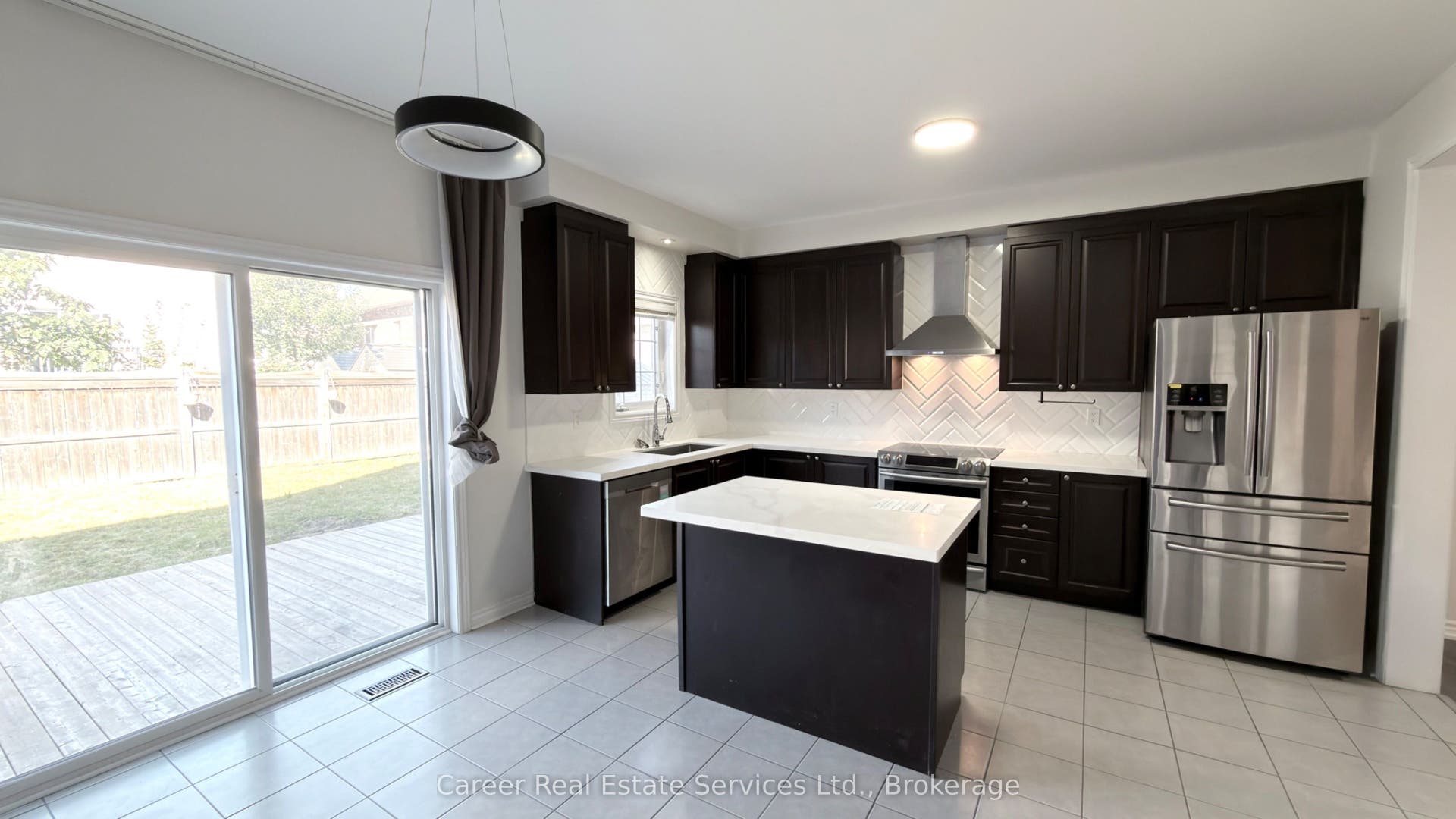 10 Campview Street, Whitby, Durham ON L1R 0K5