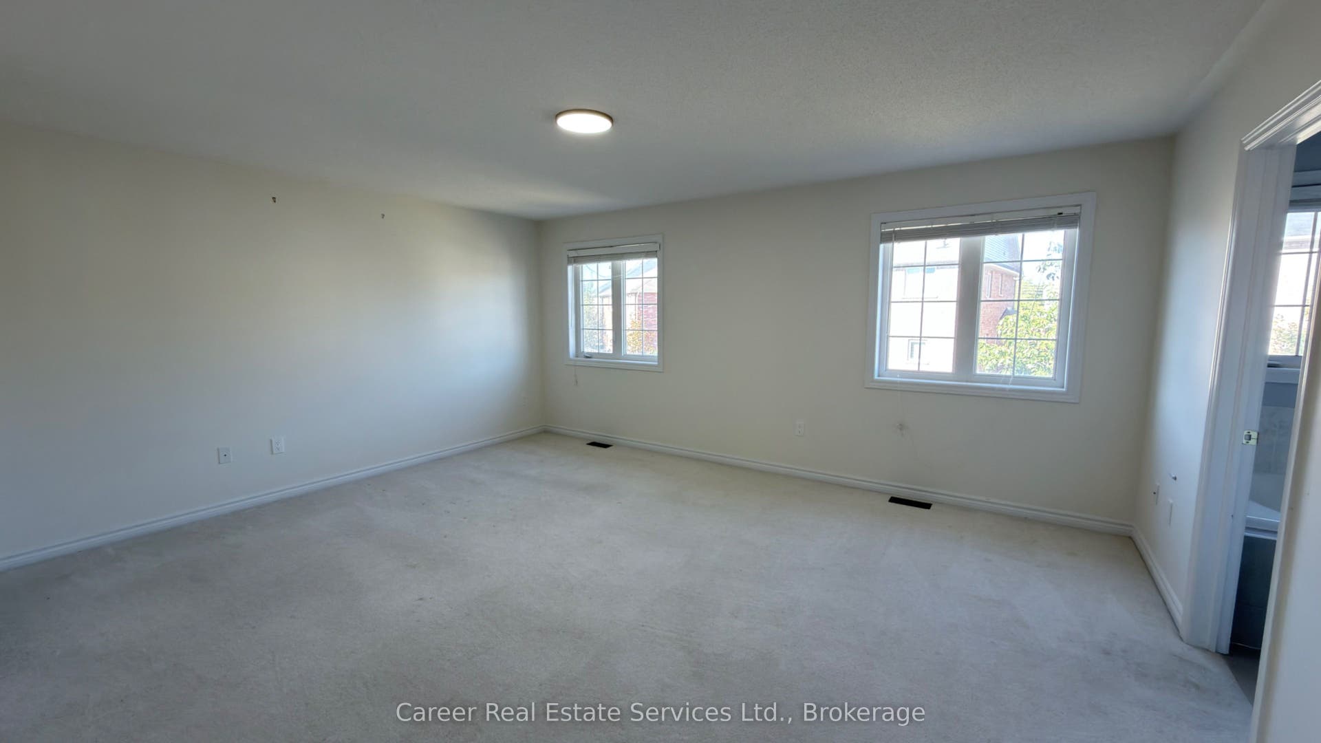 10 Campview Street, Whitby, Durham ON L1R 0K5