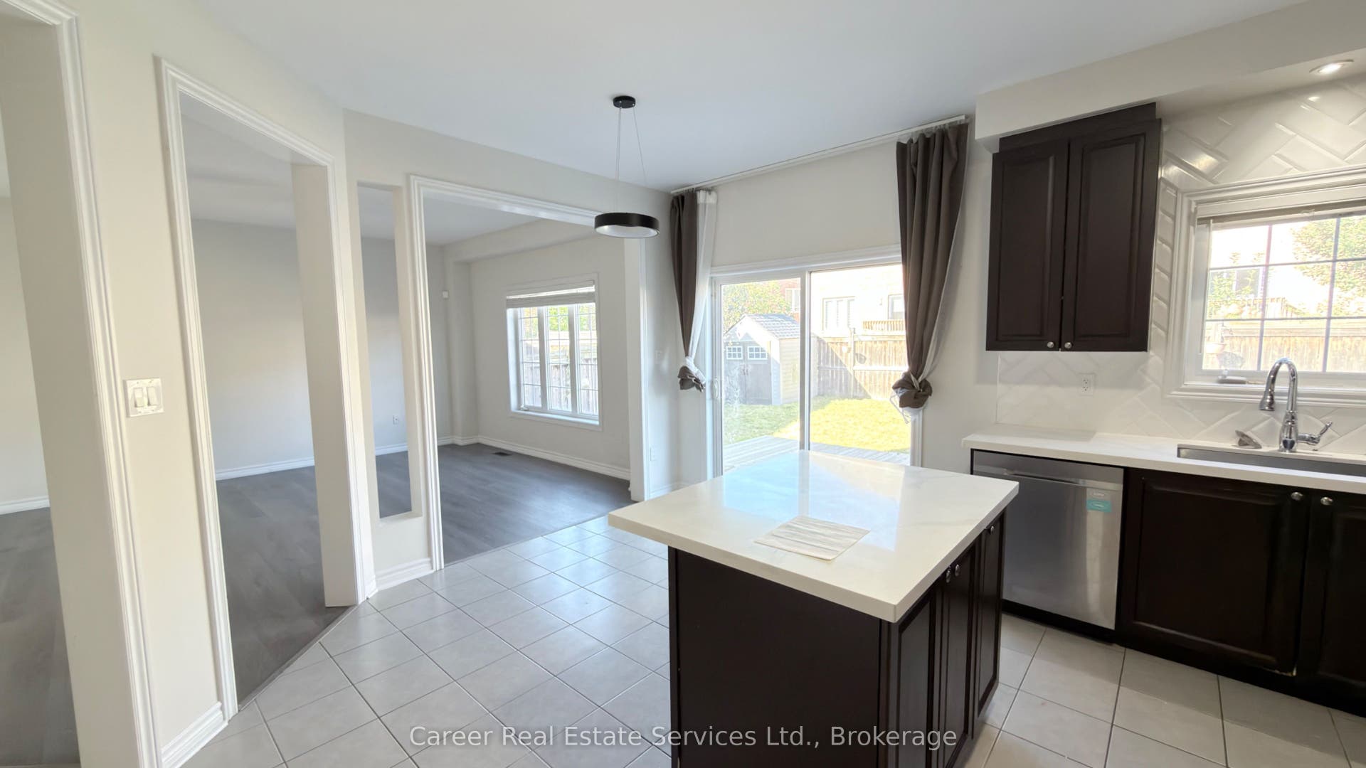 10 Campview Street, Whitby, Durham ON L1R 0K5