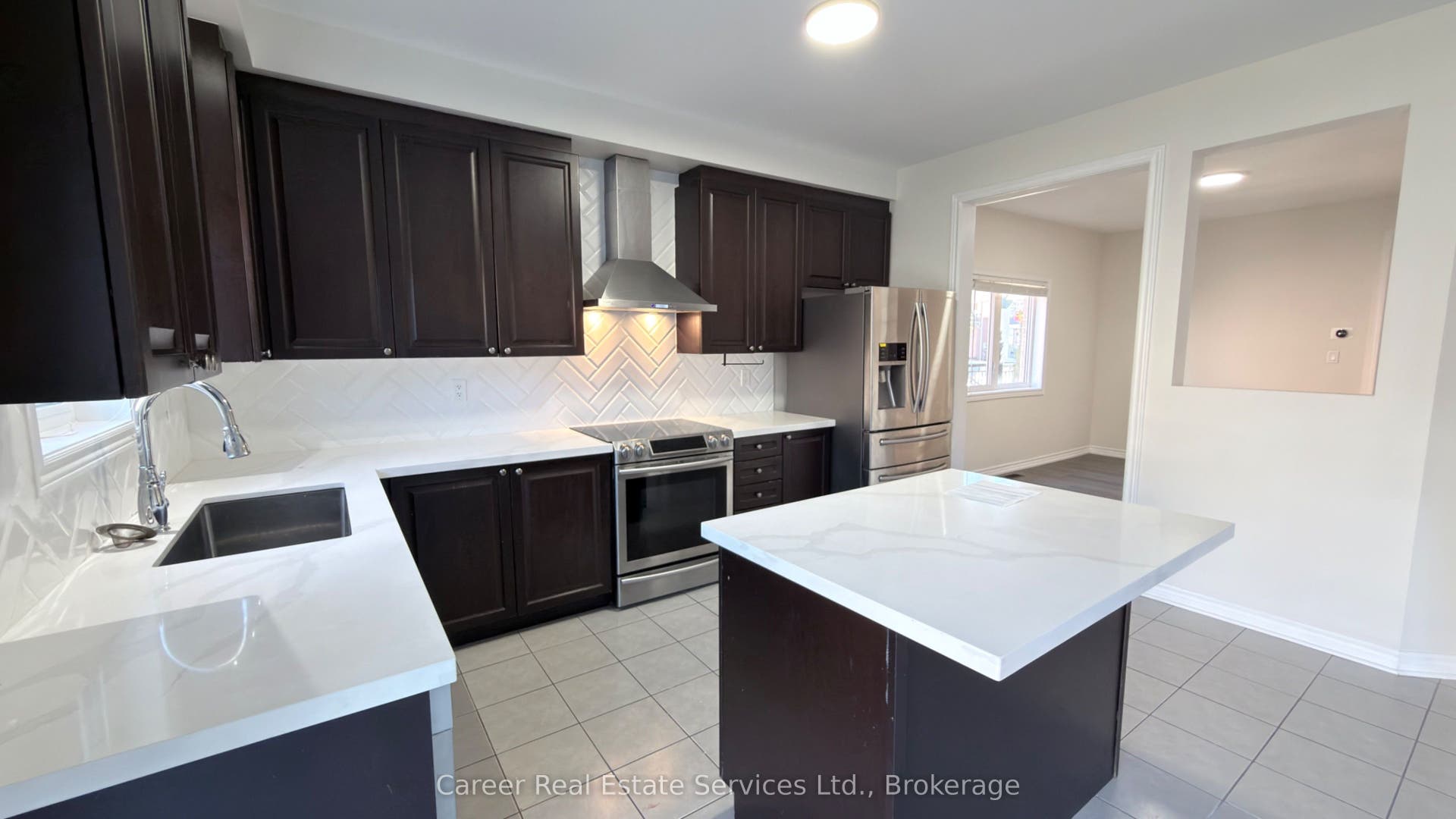 10 Campview Street, Whitby, Durham ON L1R 0K5