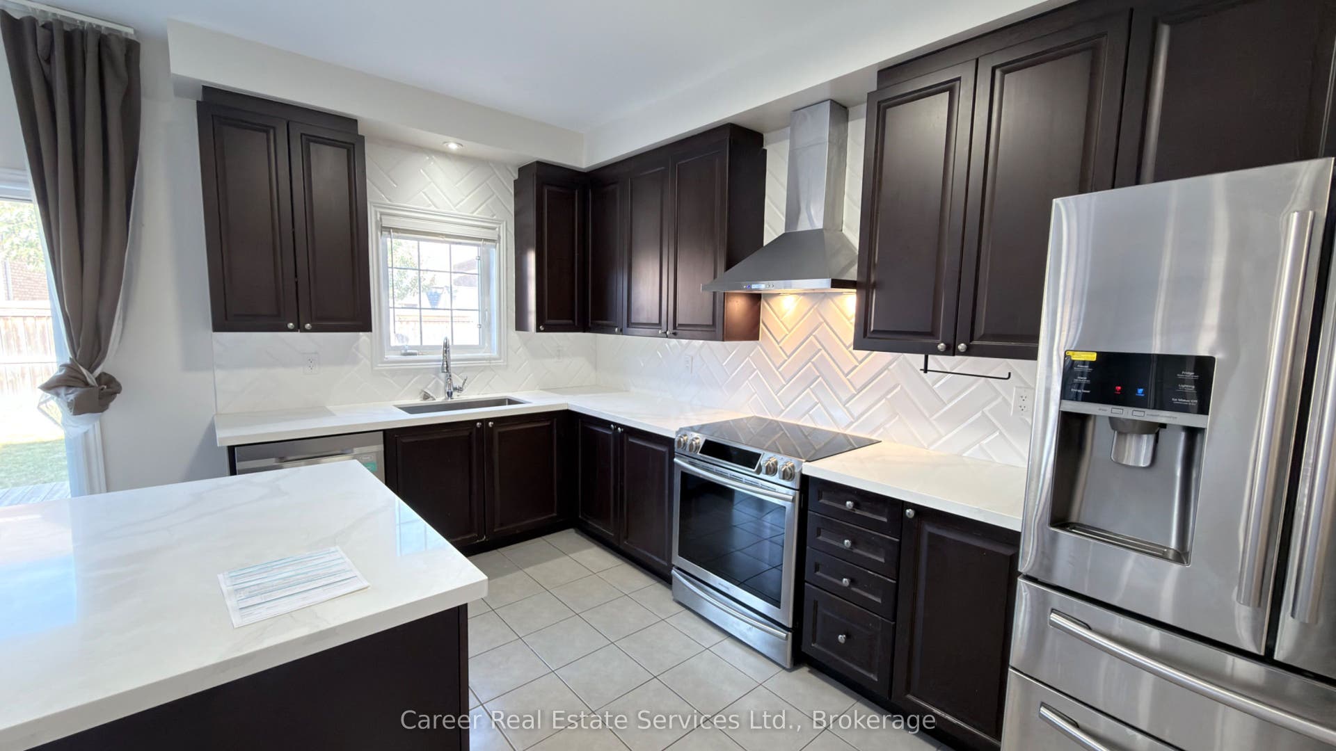 10 Campview Street, Whitby, Durham ON L1R 0K5