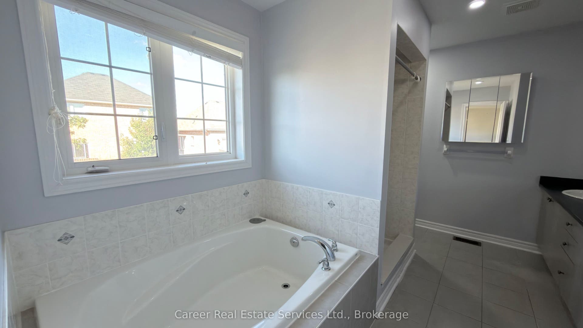 10 Campview Street, Whitby, Durham ON L1R 0K5