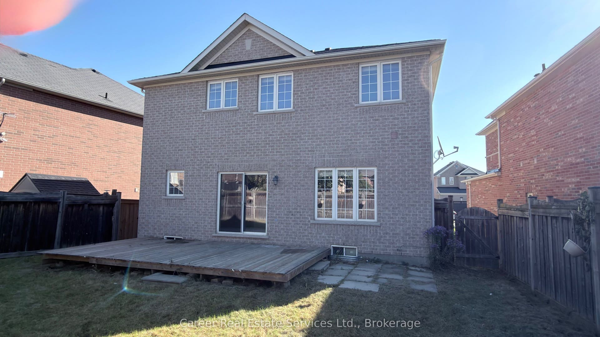 10 Campview Street, Whitby, Durham ON L1R 0K5