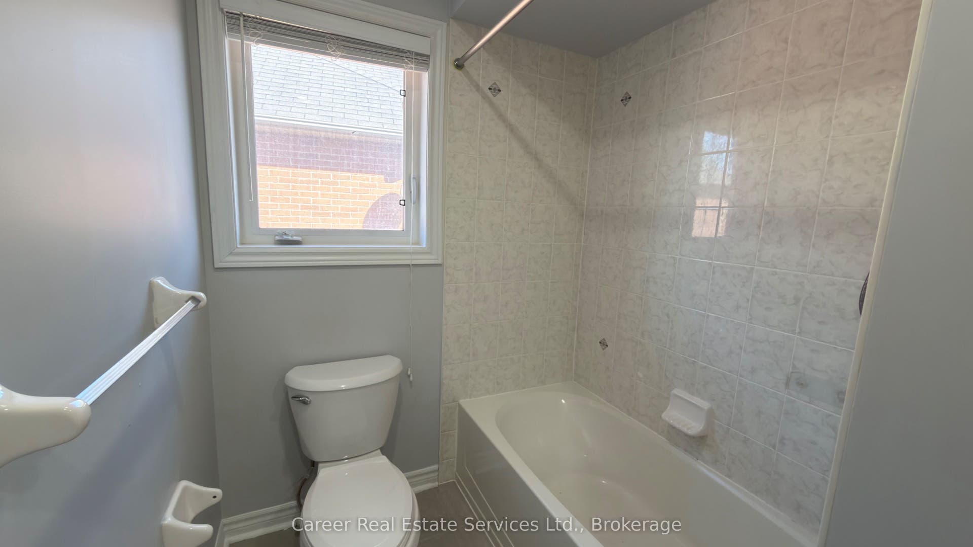 10 Campview Street, Whitby, Durham ON L1R 0K5