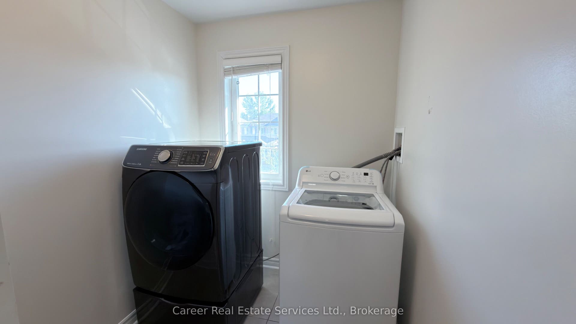10 Campview Street, Whitby, Durham ON L1R 0K5
