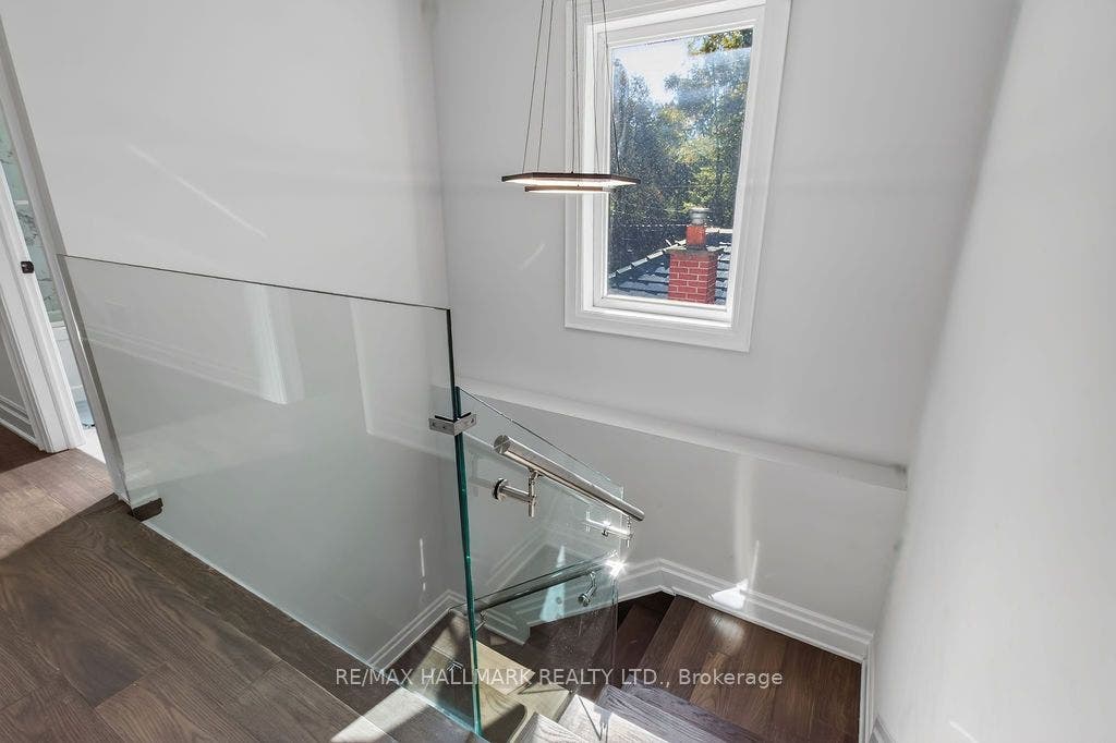281 Warden Avenue, Toronto E, Toronto ON M1N 2Z9 281 Warden Avenue, Toronto E, Toronto ON M1N 2Z9