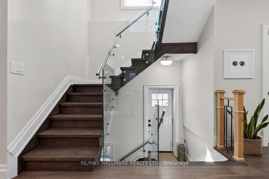 281 Warden Avenue, Toronto E, Toronto ON M1N 2Z9 281 Warden Avenue, Toronto E, Toronto ON M1N 2Z9