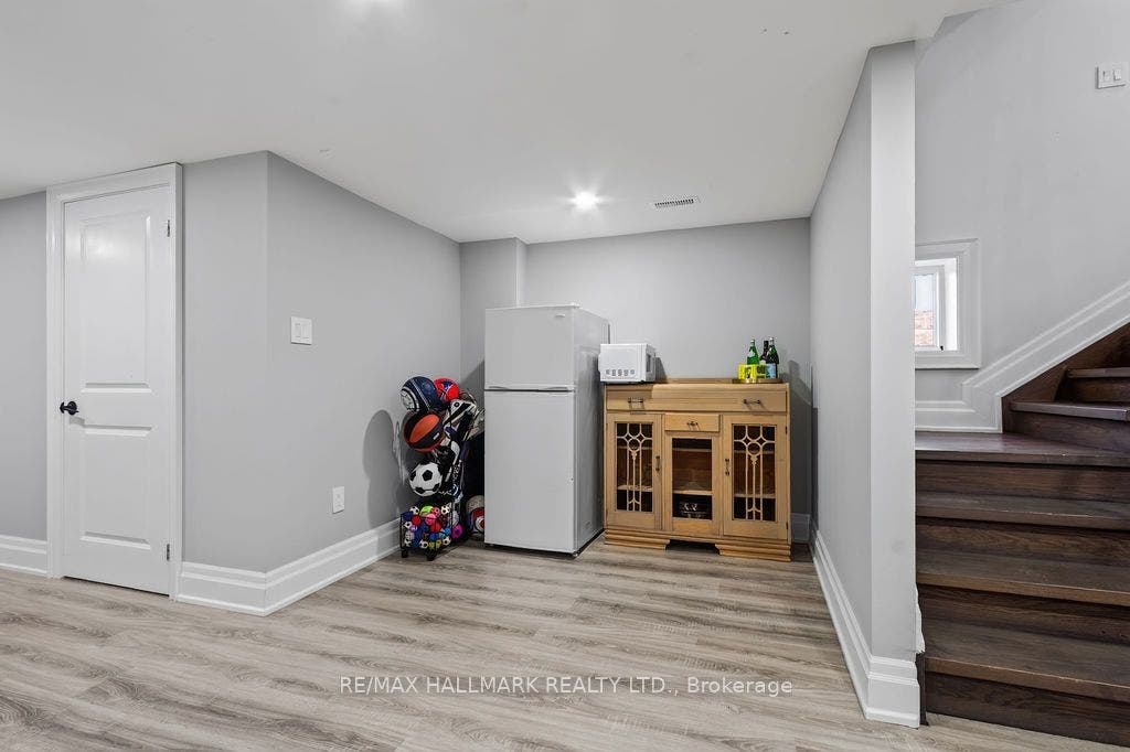 281 Warden Avenue, Toronto E, Toronto ON M1N 2Z9 281 Warden Avenue, Toronto E, Toronto ON M1N 2Z9