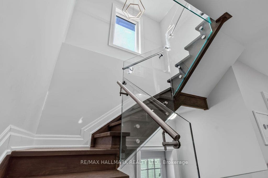 281 Warden Avenue, Toronto E, Toronto ON M1N 2Z9 281 Warden Avenue, Toronto E, Toronto ON M1N 2Z9