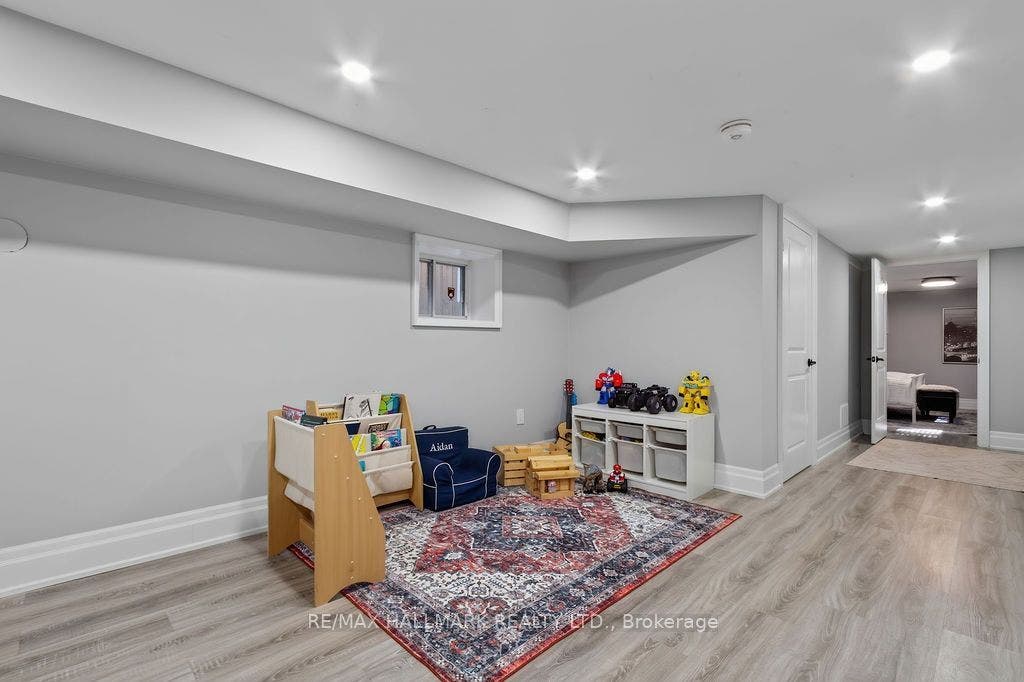 281 Warden Avenue, Toronto E, Toronto ON M1N 2Z9 281 Warden Avenue, Toronto E, Toronto ON M1N 2Z9