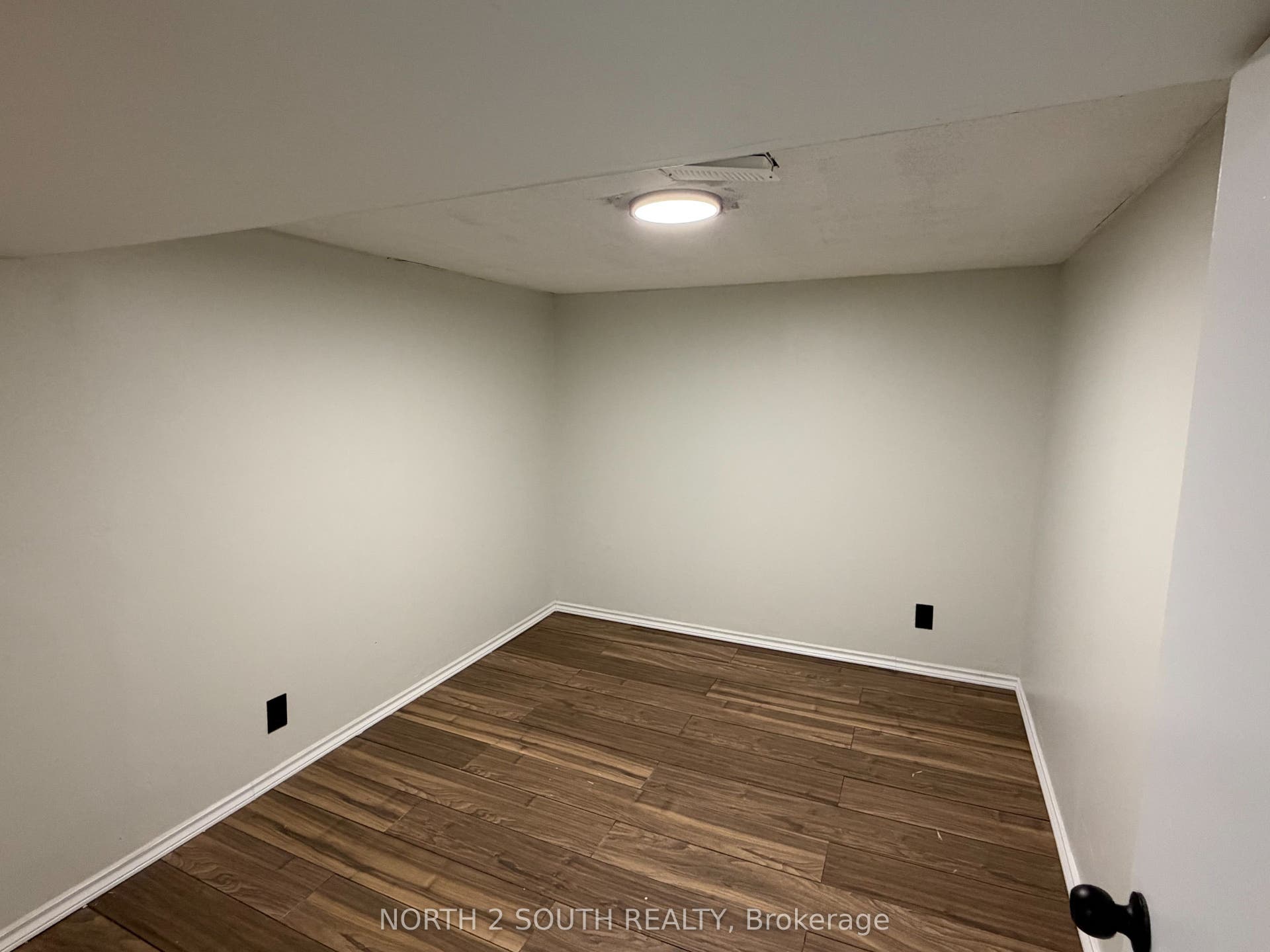998 Warden Avenue, #Lower, Toronto E, Toronto ON M1R 2P1 998 Warden Avenue, #Lower, Toronto E, Toronto ON M1R 2P1