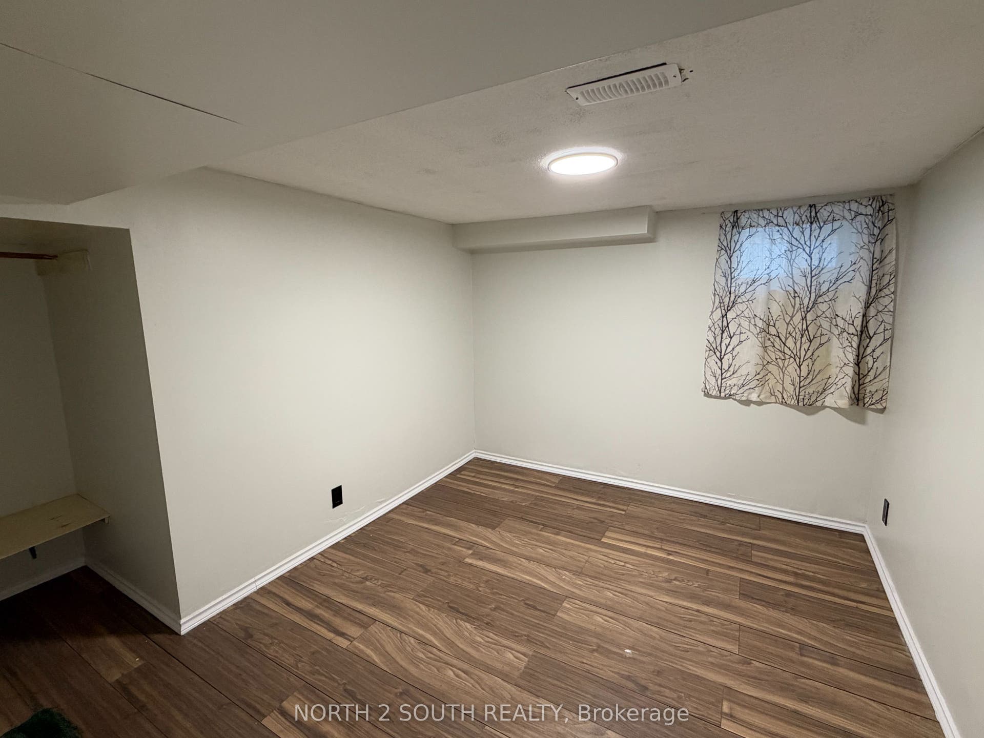 998 Warden Avenue, #Lower, Toronto E, Toronto ON M1R 2P1 998 Warden Avenue, #Lower, Toronto E, Toronto ON M1R 2P1